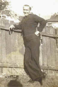 dadnavy.jpg (137990 bytes)